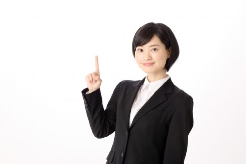 一押しする女性