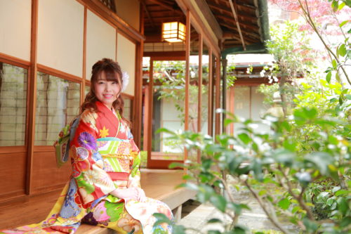 京都の町屋と女性