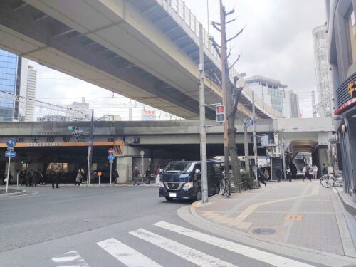 エストレストラン街北側出口交差点